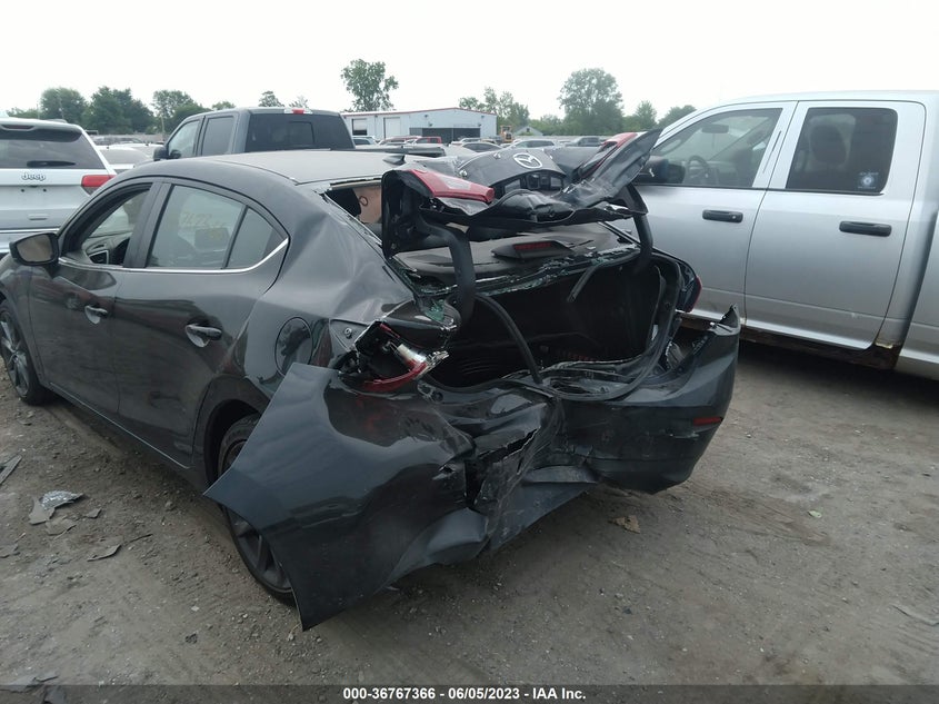 VIN 3MZBN1V33JM268037 2018 MAZDA MAZDA3 4-DOOR TOURING