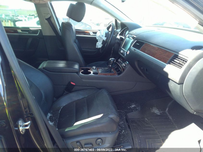 2014 VOLKSWAGEN TOUAREG LUX - WVGEP9BP9ED006276