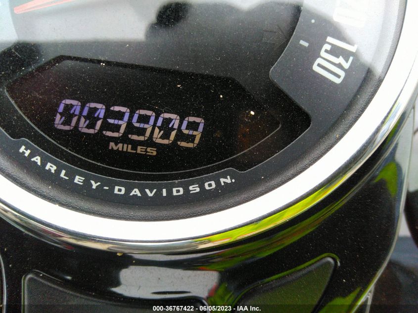2020 HARLEY-DAVIDSON FLSL - 1HD1YDJ24LB068099
