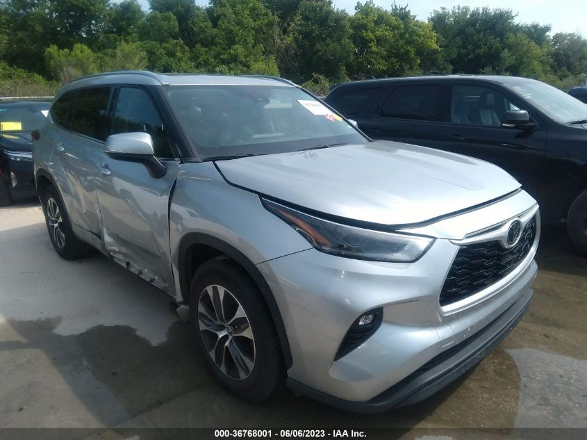 2021 TOYOTA HIGHLANDER XLE - 5TDGZRAH5MS040400