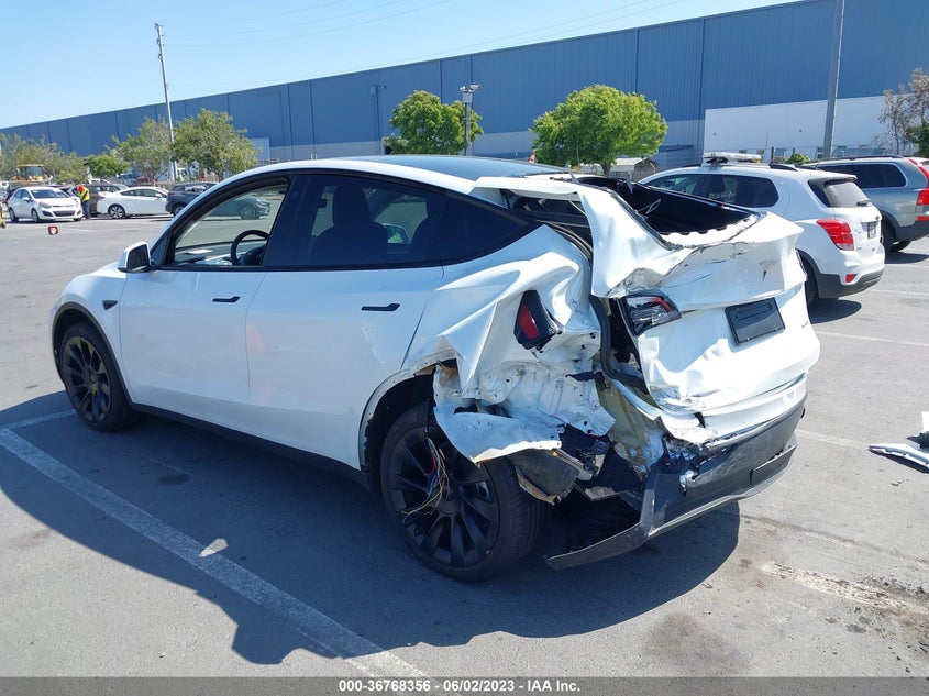 VIN 7SAYGDEE3NF560715 2022 TESLA MODEL Y LONG RANGE