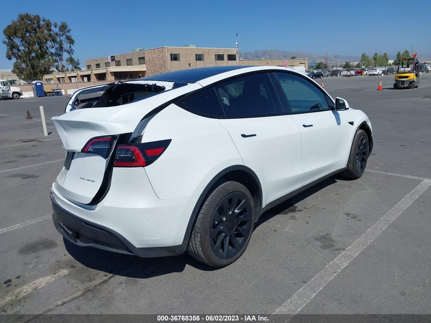VIN 7SAYGDEE3NF560715 2022 TESLA MODEL Y LONG RANGE
