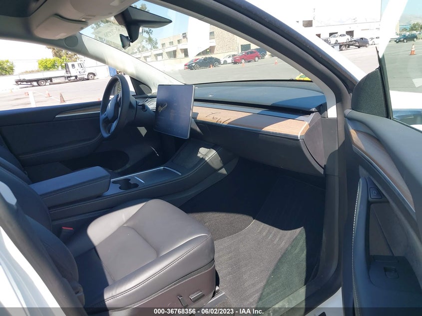 VIN 7SAYGDEE3NF560715 2022 TESLA MODEL Y LONG RANGE