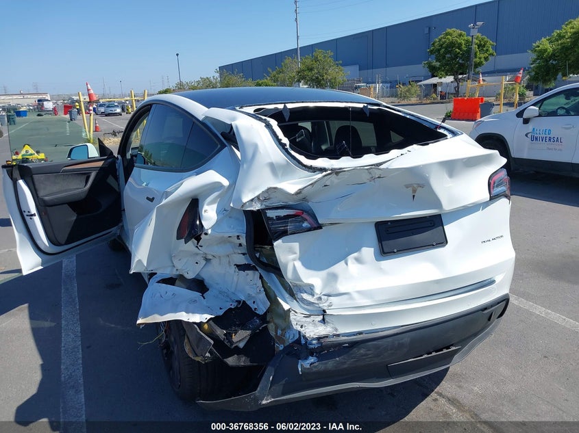 VIN 7SAYGDEE3NF560715 2022 TESLA MODEL Y LONG RANGE