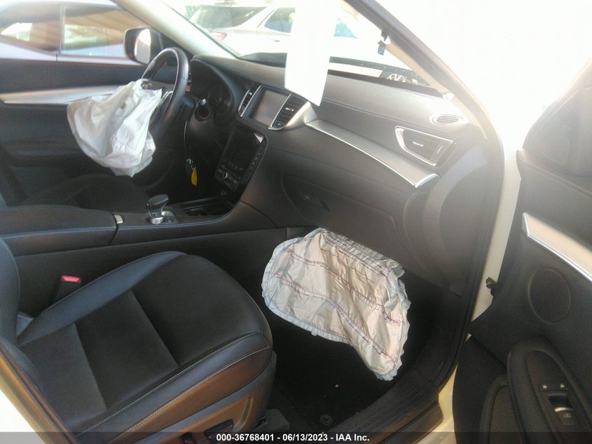 VIN 3PCAJ5M18KF133501 2019 INFINITI QX50 LUXE