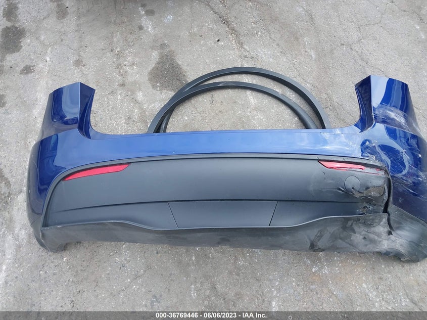 VIN 7SAYGDEE0PA035689 2023 TESLA MODEL Y LONG RANGE