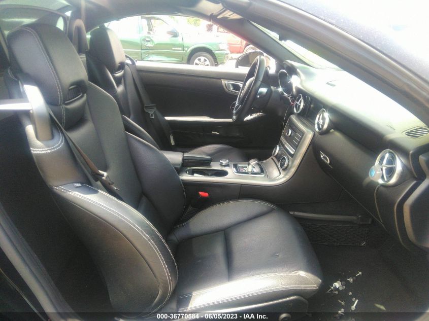 2017 MERCEDES-BENZ SLC SLC 300 - WDDPK3JAXHF143876