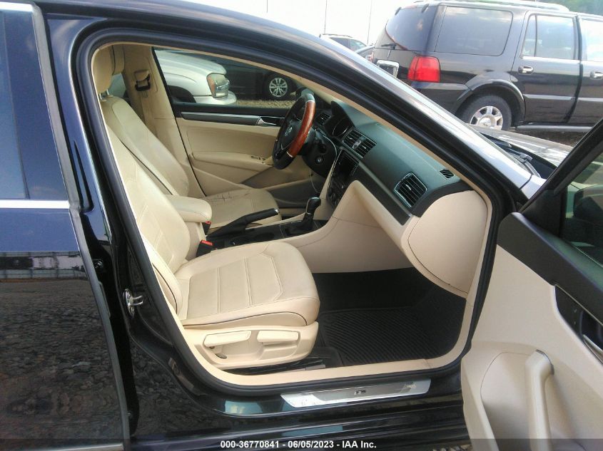 2017 VOLKSWAGEN PASSAT R-LINE W/COMFORT PKG - 1VWDT7A3XHC036182