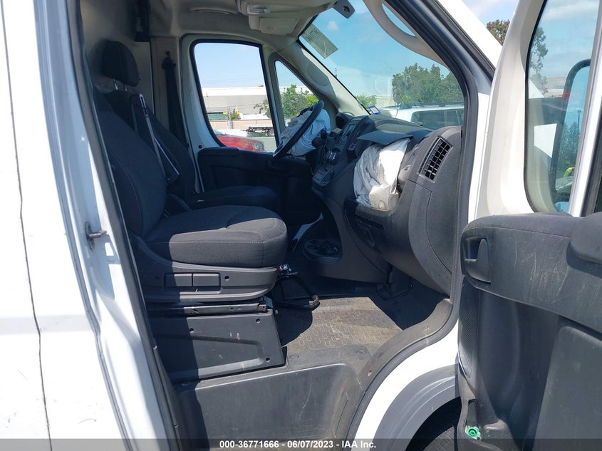 VIN 3C6TRVDG9JE111069 2018 RAM PROMASTER CARGO VAN