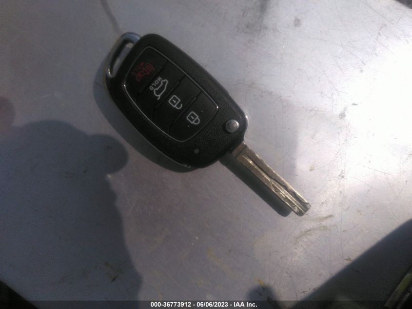 2019 HYUNDAI TUCSON SE - KM8J2CA43KU073100