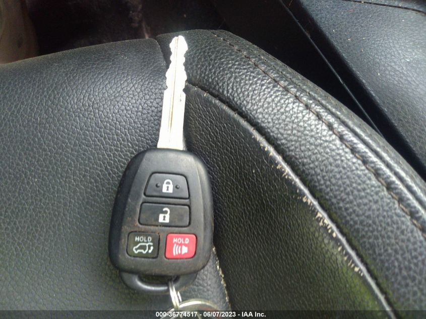 2017 TOYOTA RAV4 XLE - JTMRFREV8HJ152970