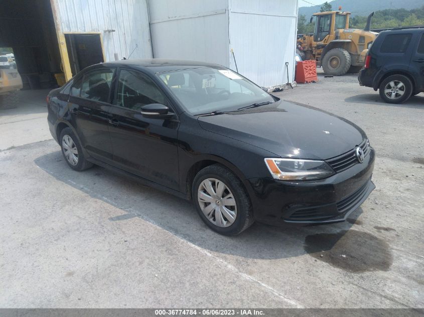 2014 VOLKSWAGEN JETTA SEDAN SE - 3VWD17AJ4EM420120