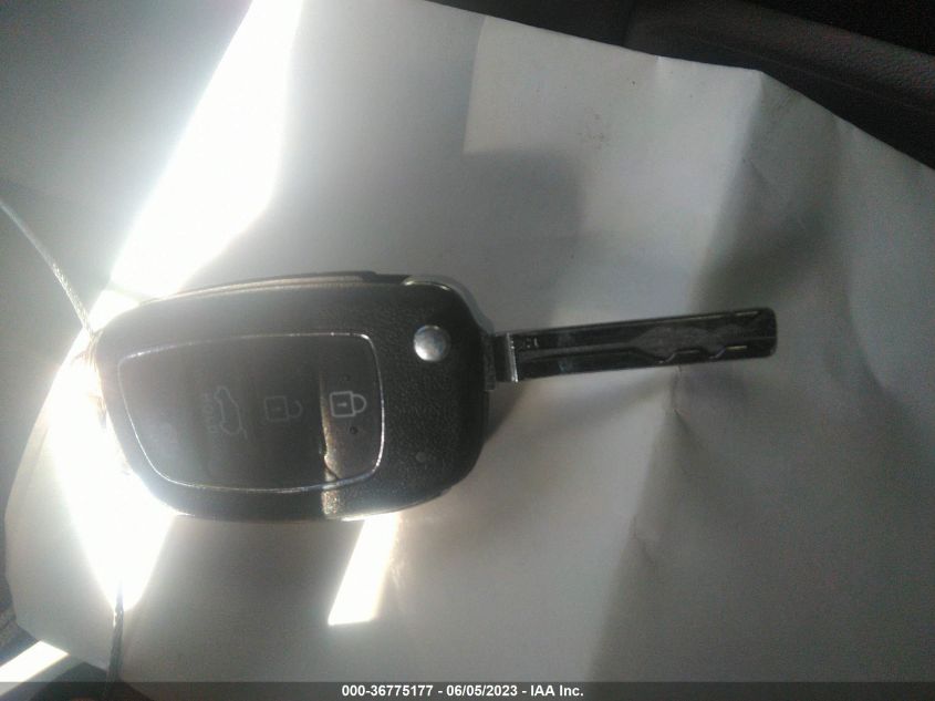 2017 HYUNDAI TUCSON SE - KM8J3CA47HU558863