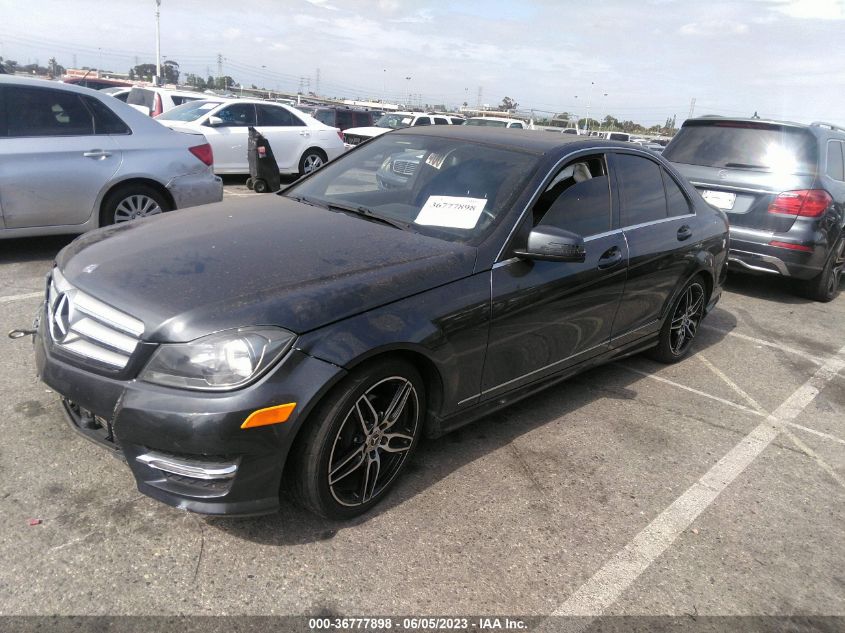 2013 MERCEDES-BENZ C 250 SPORT/LUXURY - WDDGF4HB5DA828111
