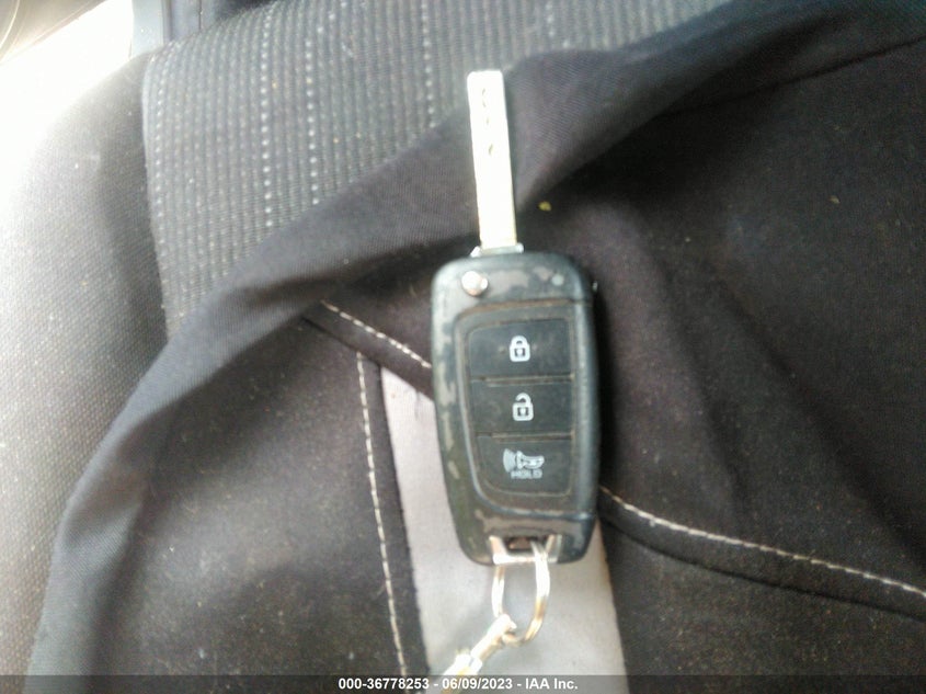VIN KMHRB8A37LU015662 2020 HYUNDAI VENUE SE