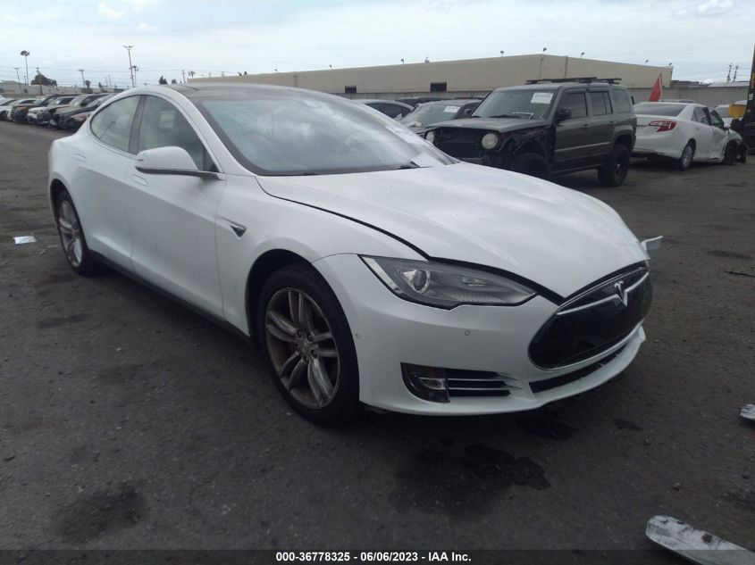 2014 TESLA MODEL S 60 KWH BATTERY/P85 - 5YJSA1H12EFP56737