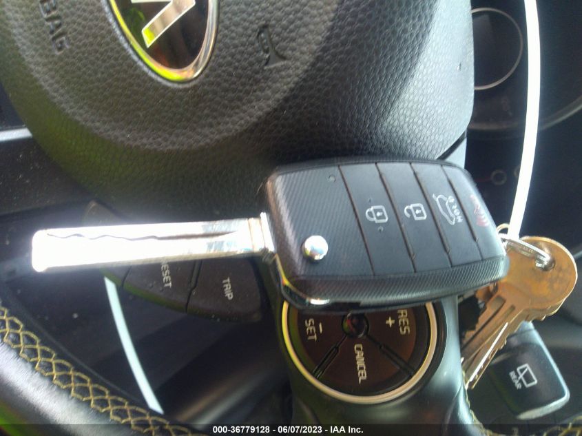 2016 KIA SOUL + - KNDJP3A57G7407939
