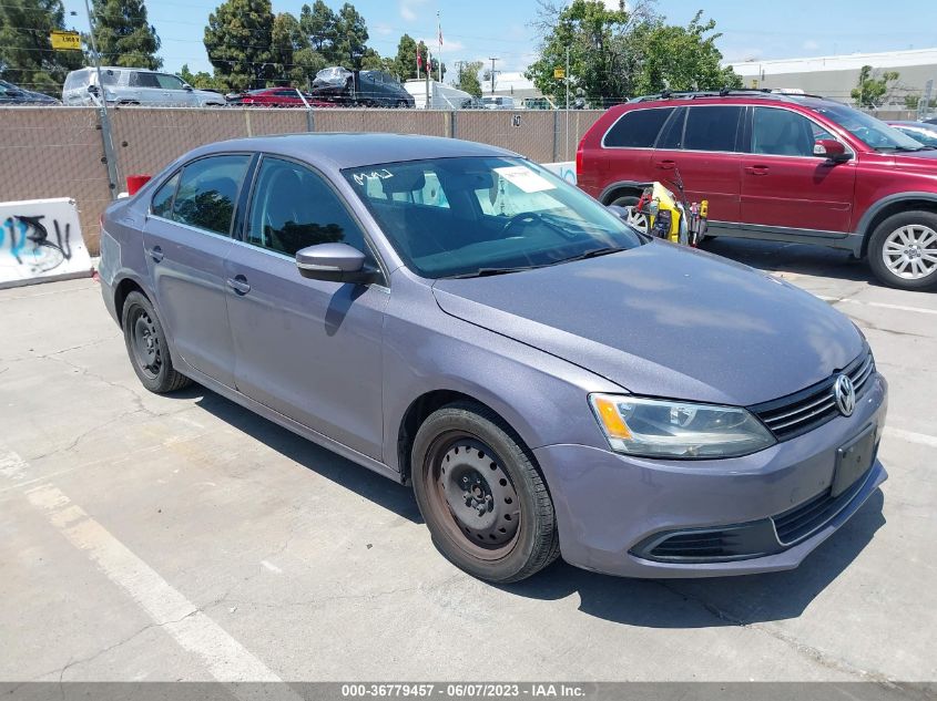 2013 VOLKSWAGEN JETTA SEDAN SE - 3VWDP7AJ8DM405973