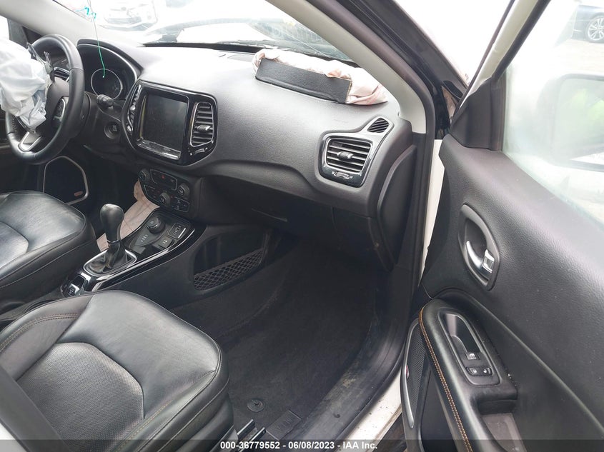 VIN 3C4NJDCB1JT232425 2018 JEEP COMPASS LIMITED