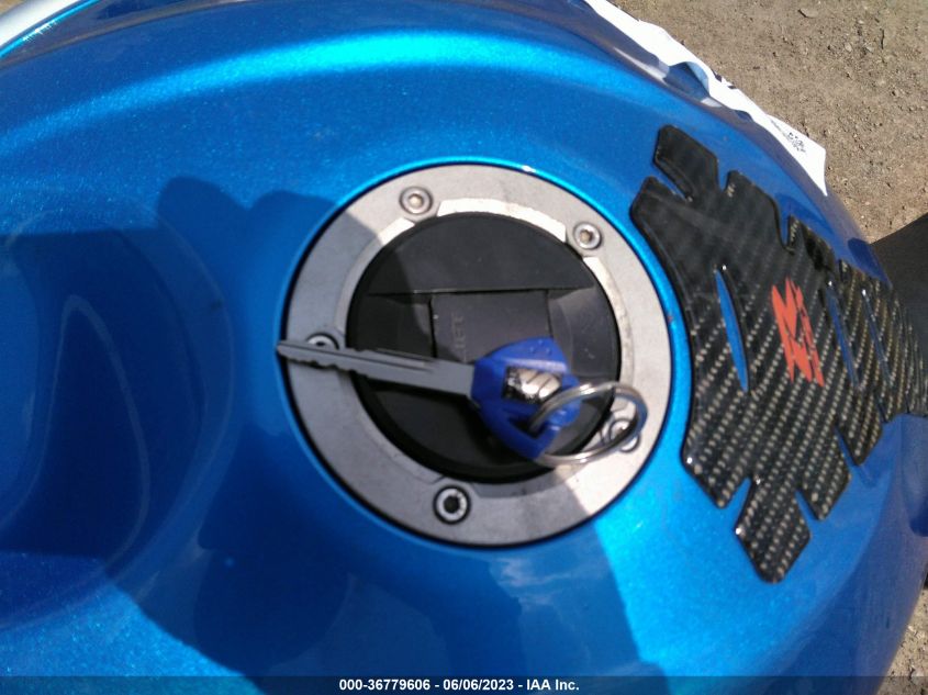 2013 SUZUKI GSX-R600 - JS1GN7FA2D2100100