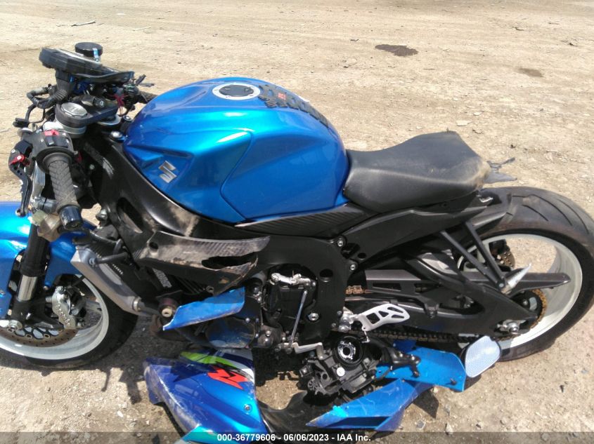 2013 SUZUKI GSX-R600 - JS1GN7FA2D2100100