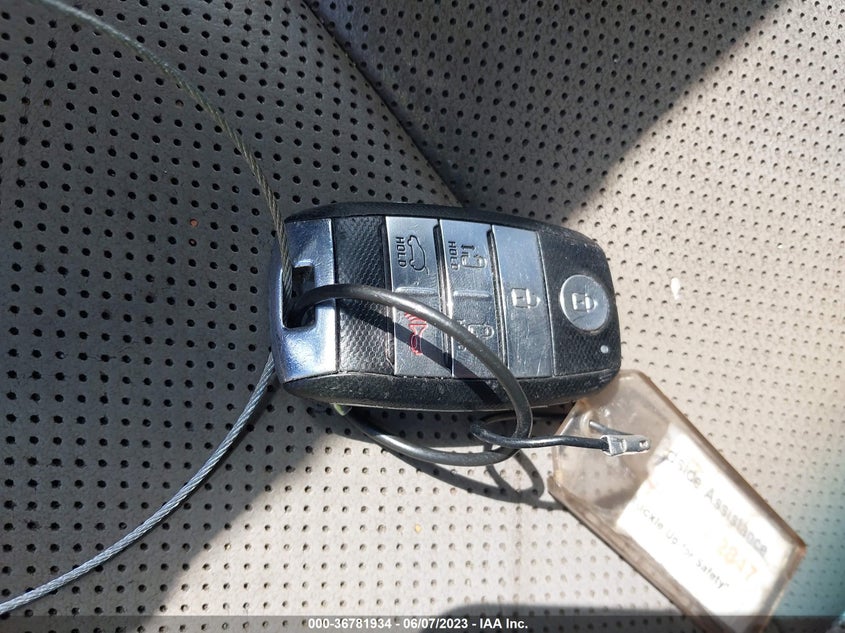 VIN KNDMB5C18H6250110 2017 KIA SEDONA LX