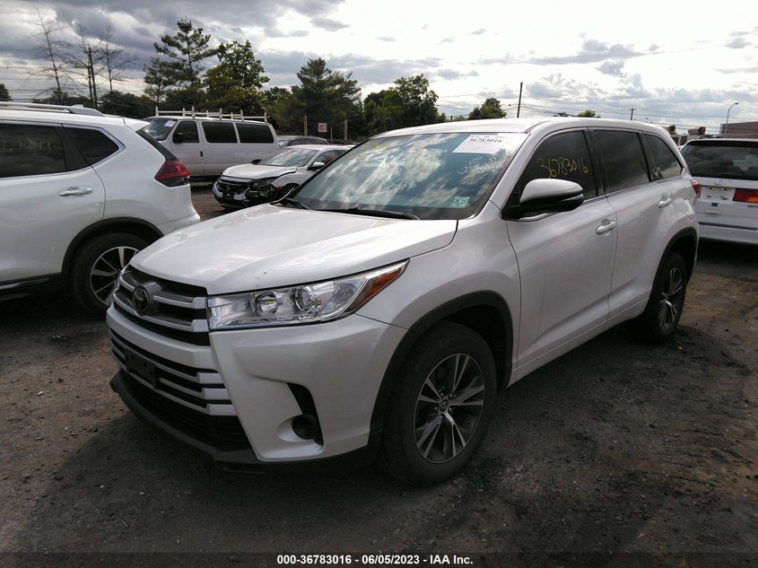 VIN 5TDZZRFH6JS275708 2018 TOYOTA HIGHLANDER LE