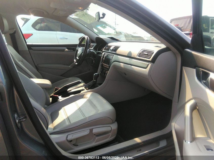 2017 VOLKSWAGEN PASSAT R-LINE W/COMFORT PKG - 1VWDT7A33HC051946