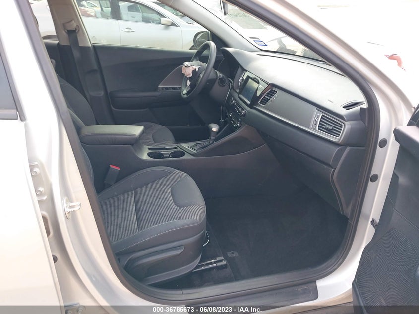 VIN KNDCB3LC2K5245421 2019 KIA NIRO LX