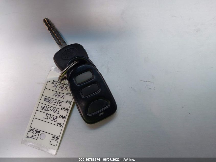 2015 TOYOTA SIENNA LE - 5TDKK3DCXFS684439