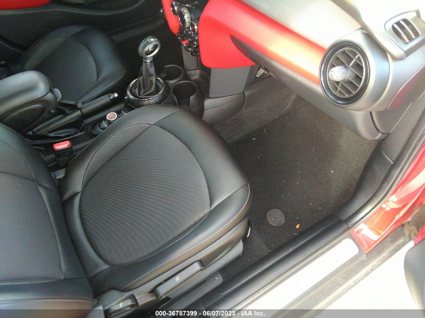 2015 MINI COOPER HARDTOP 4 DOOR WMWXS5C51FT832738