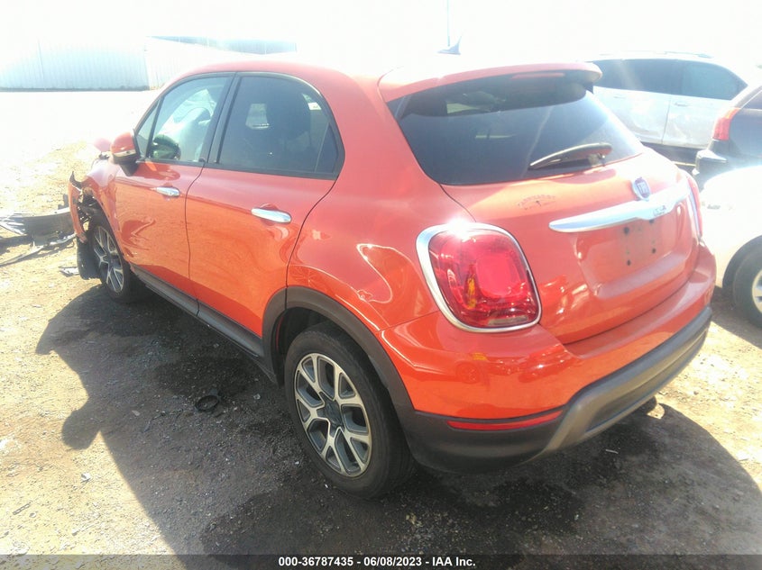 VIN ZFBCFXCB2HP594811 2017 FIAT 500X TREKKING