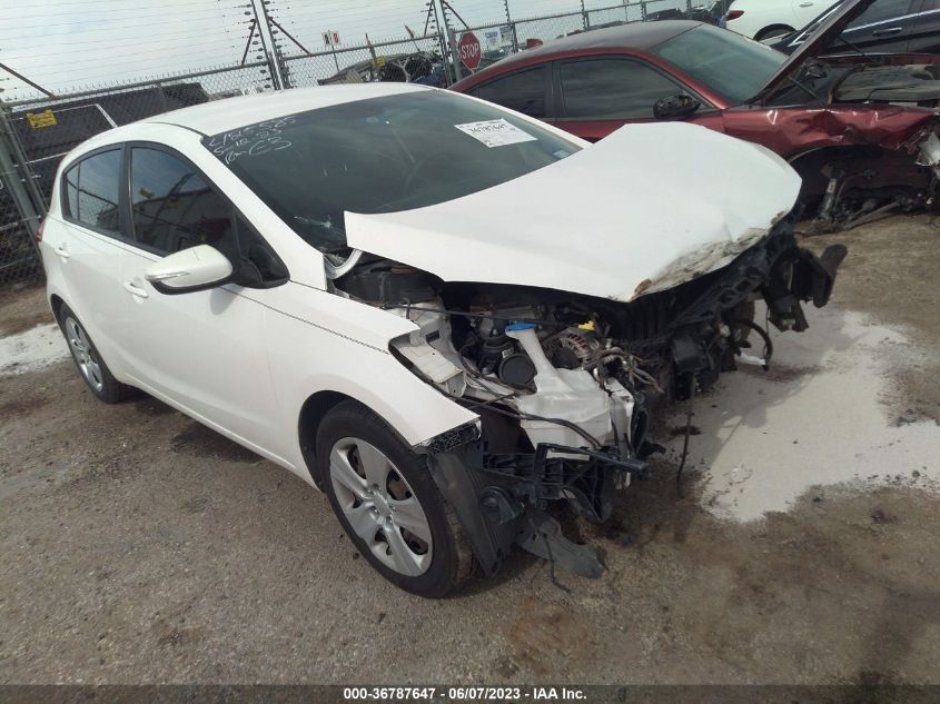 2016 KIA FORTE 5-DOOR LX - KNAFK5A81G5527089