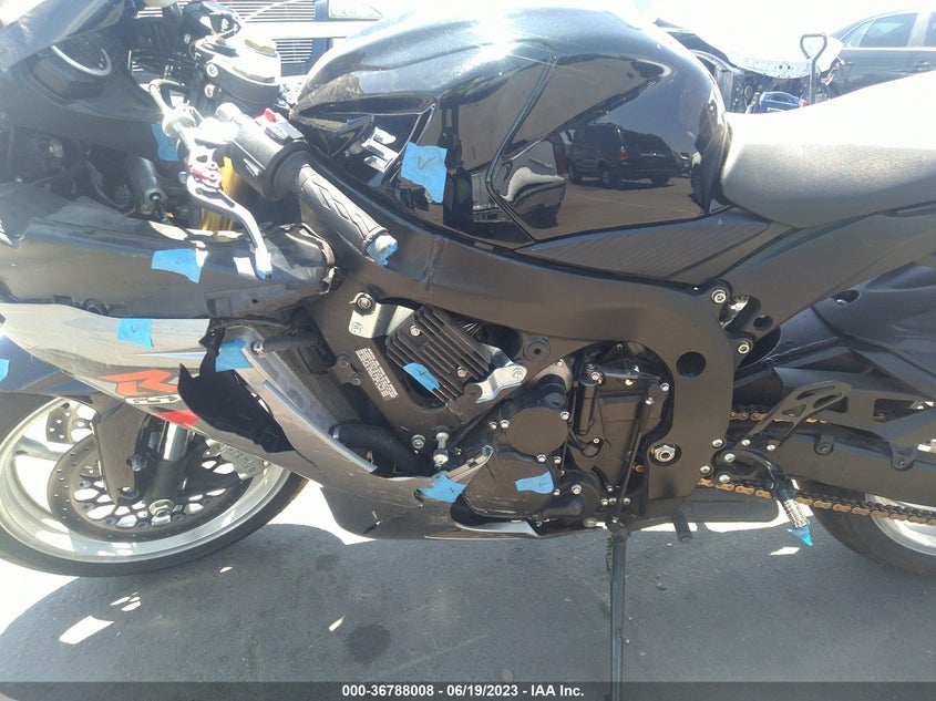 VIN JS1GR7MA4J2100716 2018 SUZUKI GSX-R750