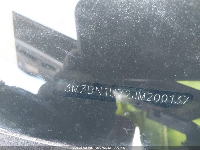 VIN 3MZBN1U72JM200137 2018 MAZDA MAZDA3 4-DOOR SPORT
