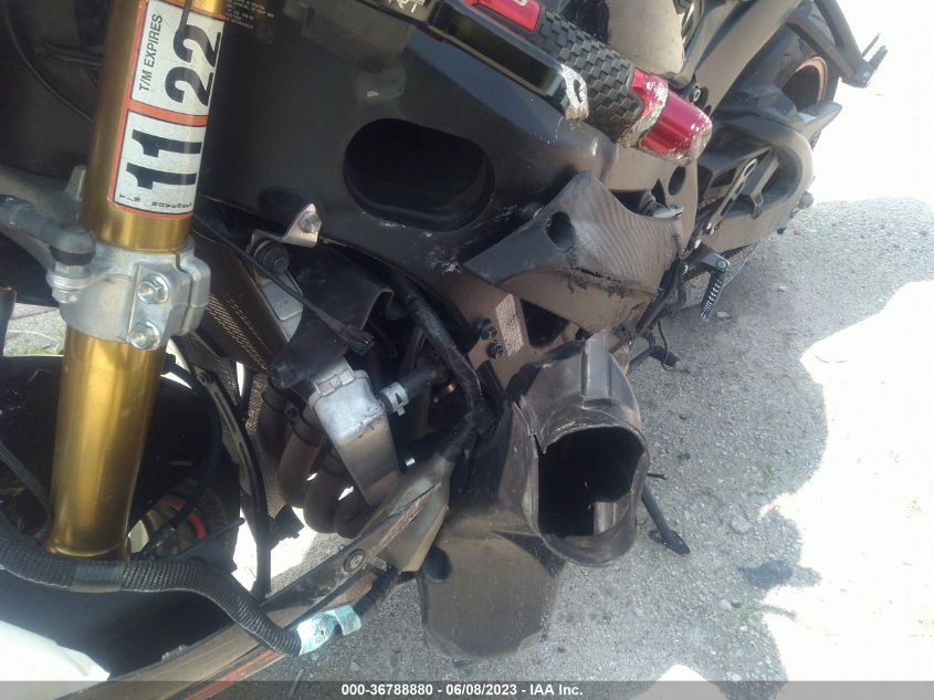 2015 SUZUKI GSX-R750 - JS1GR7MAXF2101442