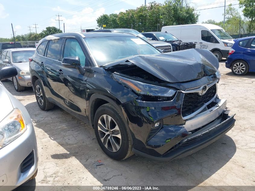 2022 TOYOTA HIGHLANDER XLE - 5TDGZRAH7NS130181