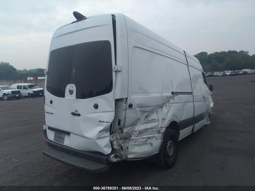 VIN WDYPE8CDXJP619053 2018 FREIGHTLINER SPRINTER CARGO VAN