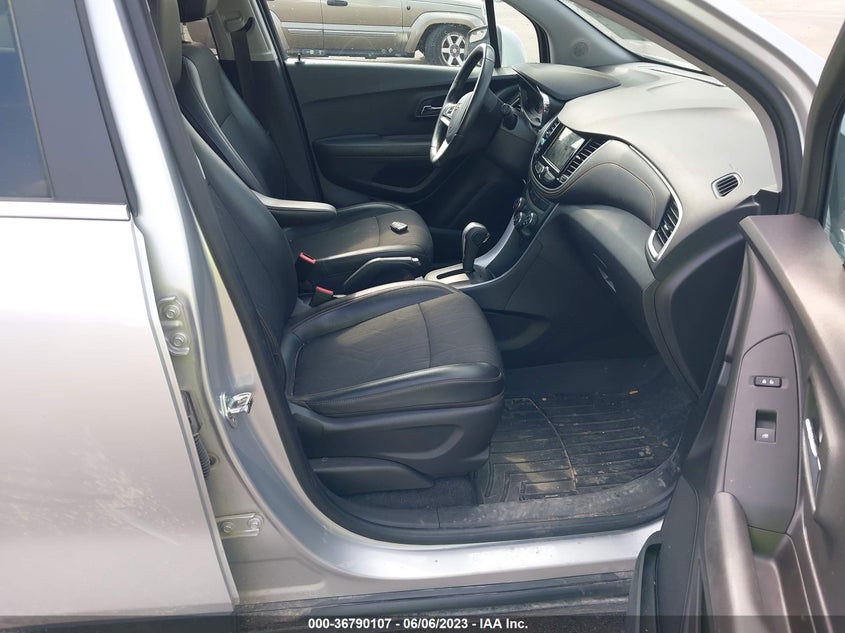 VIN KL7CJPSB3JB669416 2018 CHEVROLET TRAX LT