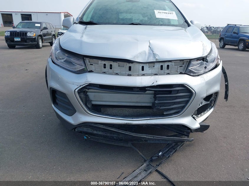 VIN KL7CJPSB3JB669416 2018 CHEVROLET TRAX LT