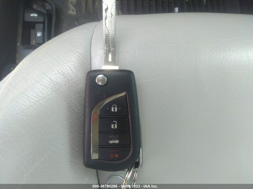 VIN 5YFEPRAE2LP084557 2020 TOYOTA COROLLA LE