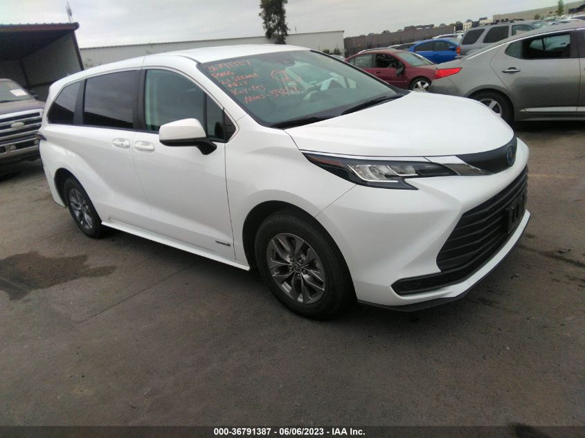 2021 TOYOTA SIENNA LE - 5TDKRKEC6MS015652
