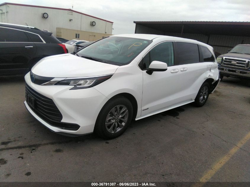 2021 TOYOTA SIENNA LE - 5TDKRKEC6MS015652