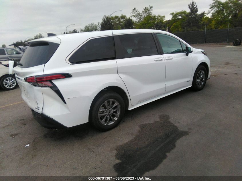 2021 TOYOTA SIENNA LE - 5TDKRKEC6MS015652