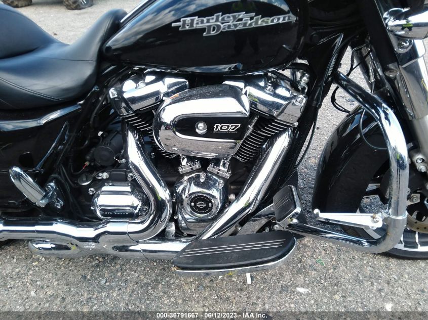 2019 HARLEY-DAVIDSON FLHX - 1HD1KBC16KB646132