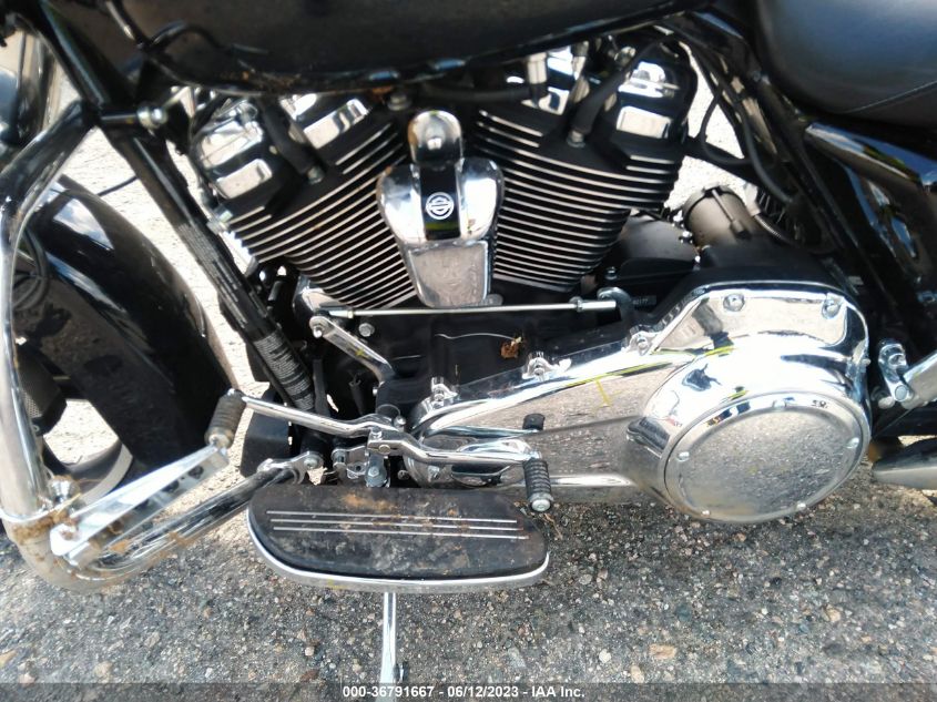 2019 HARLEY-DAVIDSON FLHX - 1HD1KBC16KB646132