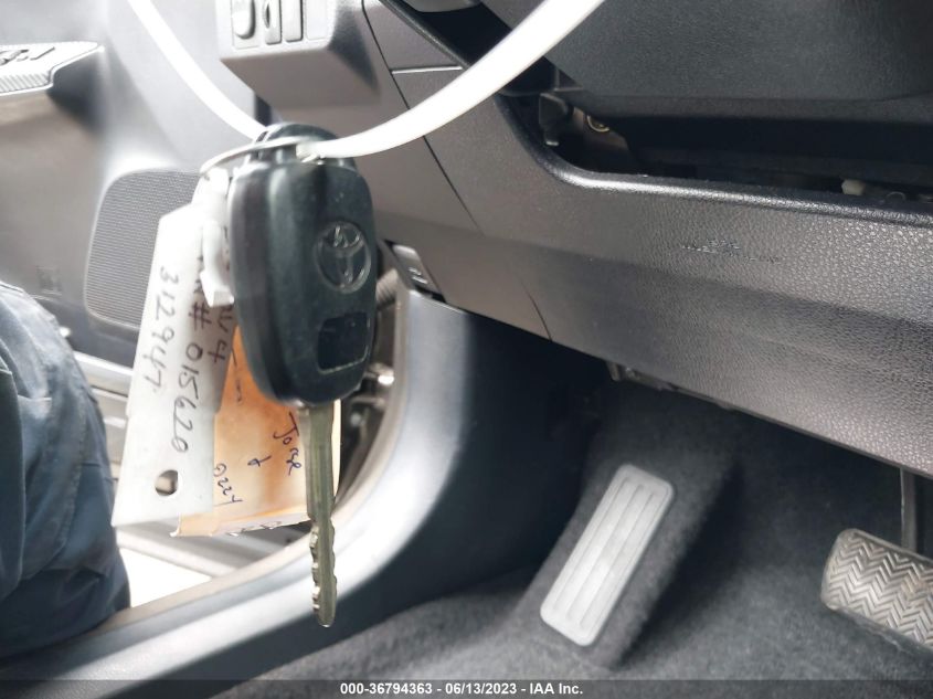 2013 TOYOTA RAV4 XLE - JTMRFREV5D5015620