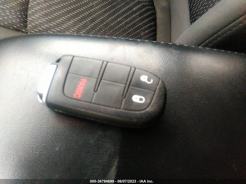 VIN 3C4PDCABXJT533823 2018 DODGE JOURNEY SE