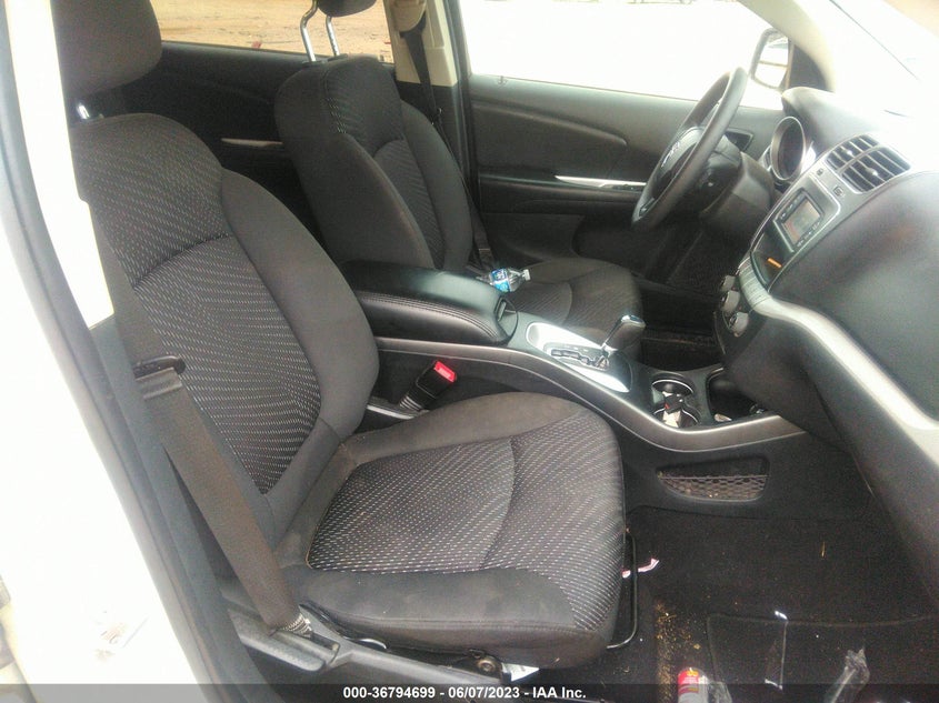 VIN 3C4PDCABXJT533823 2018 DODGE JOURNEY SE