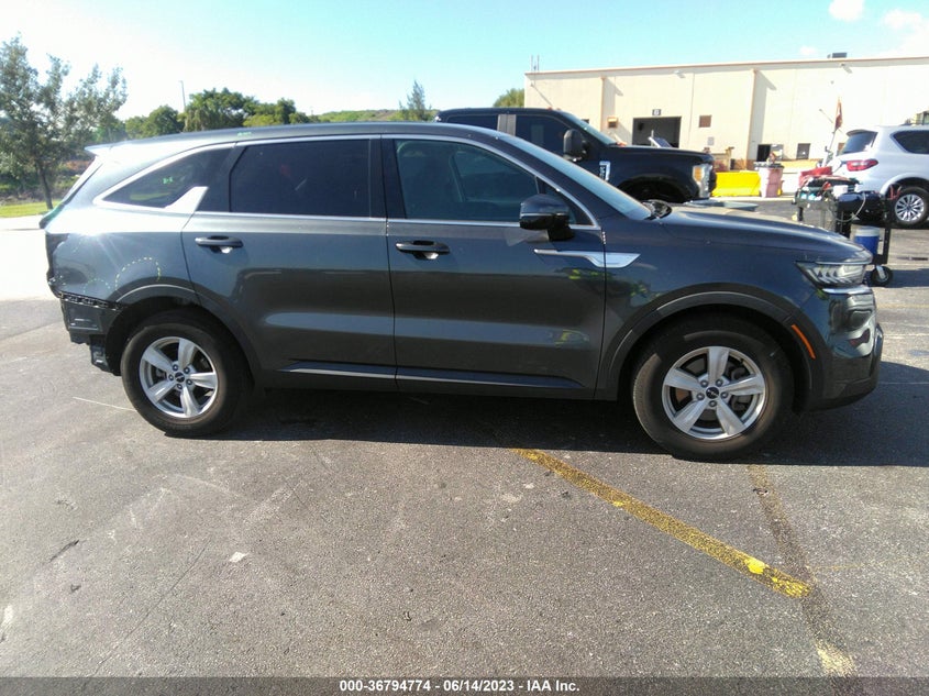 VIN 5XYRG4LC5NG079005 2022 KIA SORENTO LX